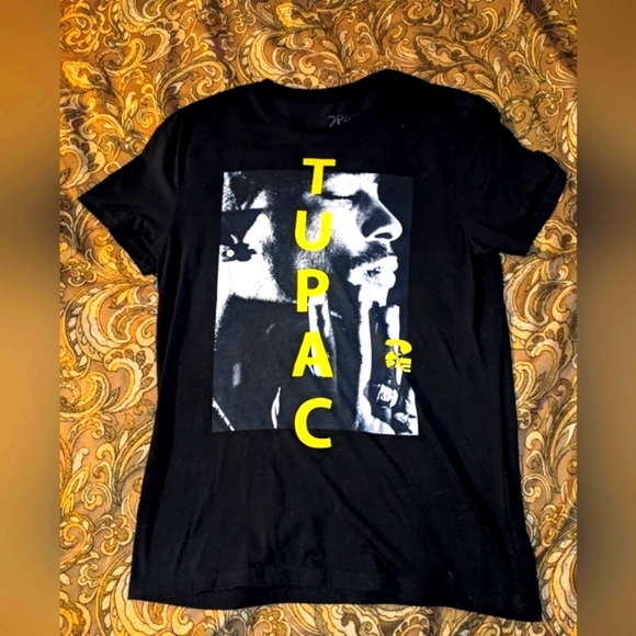 Tupac Shakur 2Pac T-shirt 🖤💛 - Picture 1 of 4